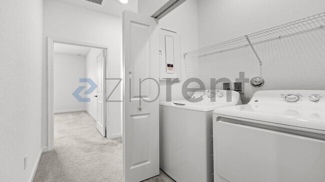 Building Photo - Unit