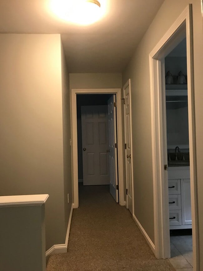 Building Photo - Scarborough-Sage Brush Drive: Lovely Colonial 3BR and 1.5BA available now $3,500.00 per month