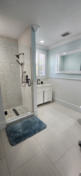 Bathroom - 1066 SE Saint Lucie Blvd