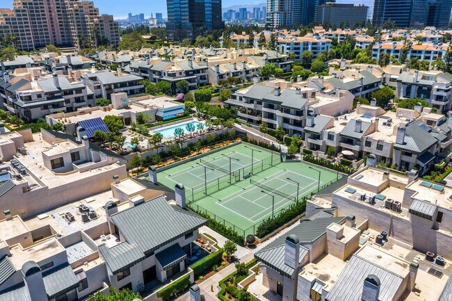 Building Photo - 2237 Century Hill