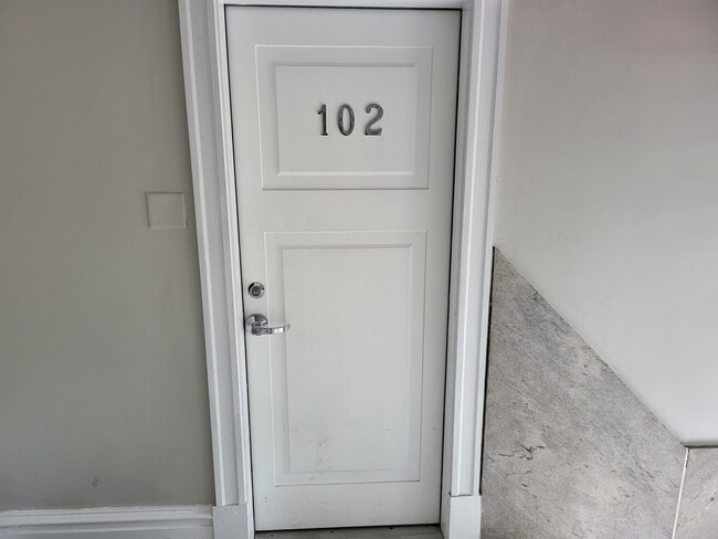 Building Photo - 6126 Washington Blvd Unit Apt 102