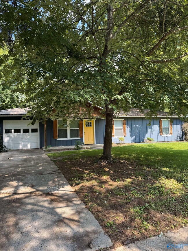 Primary Photo - 902 Danmann Cir SE