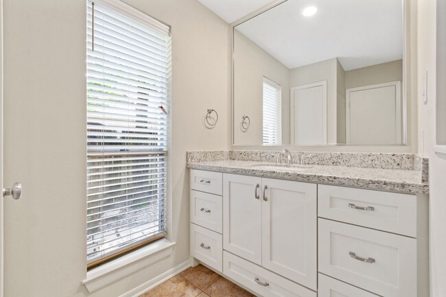 Building Photo - 69 Fallshire Dr