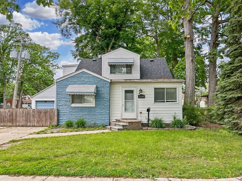 Primary Photo - 32380 Maplewood St