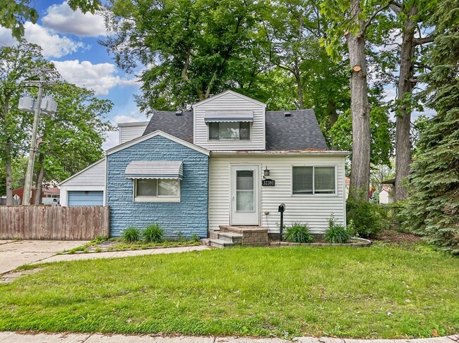 Primary Photo - 32380 Maplewood St