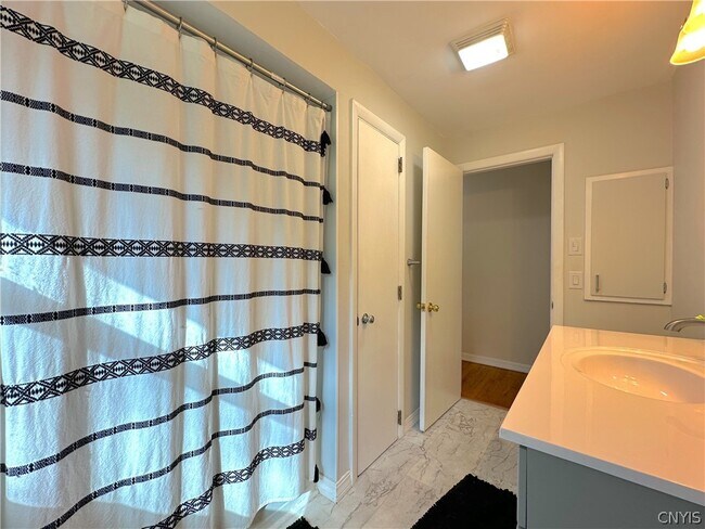 Building Photo - 4055 Bristol Rd