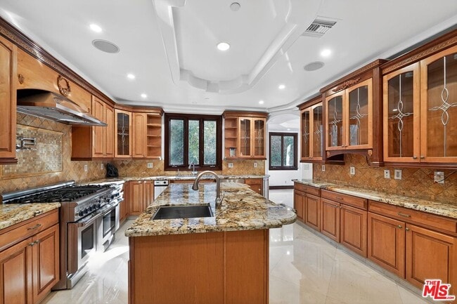 Building Photo - 4536 Vanalden Ave