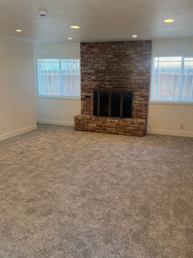 Building Photo - Fully Remodeled 3 Bed / 2.5 Bath Home in Hayward's Cherryland Neighborhood