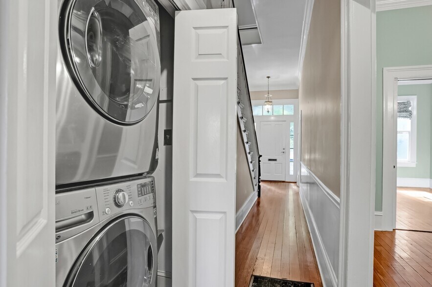 Building Photo - 403 Tattnall St