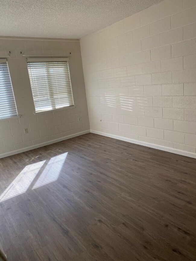 Building Photo - 190 Griswold Way