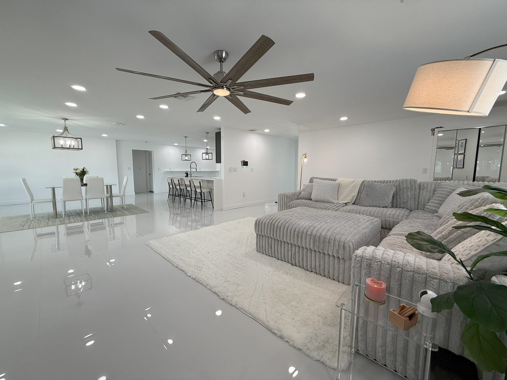 Building Photo - 2641 Miranda Way S