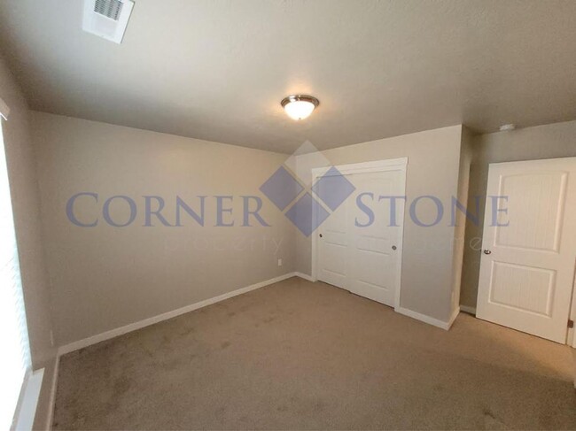 Building Photo - Spacious Home in Meridian!