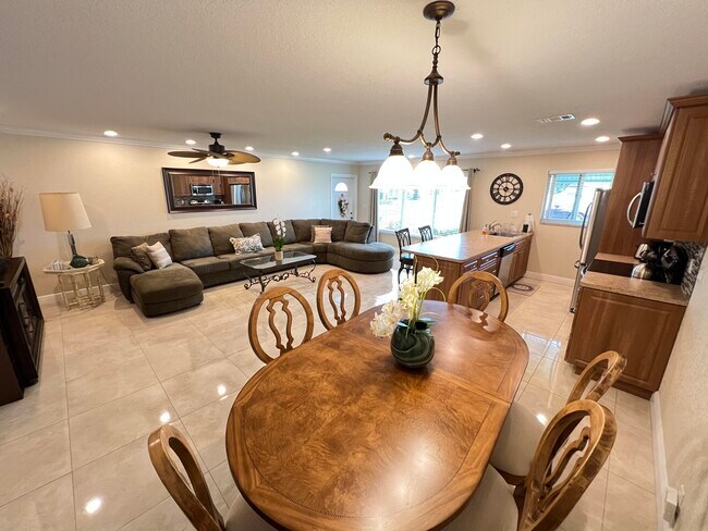 Building Photo - 512 High Point Dr
