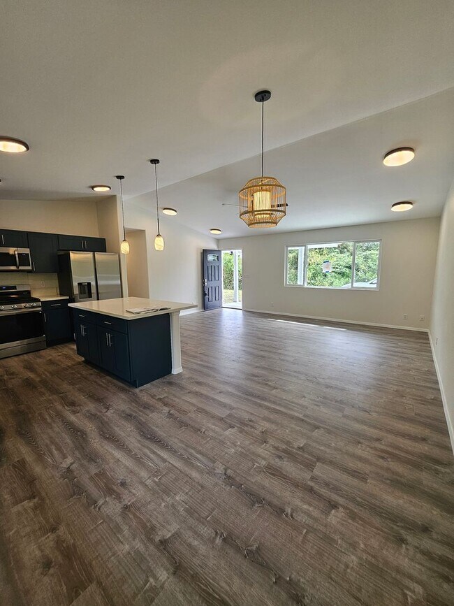 Building Photo - Beautiful NEW 3 Bedroom 2 Bath Home off South Kulani
