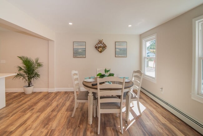 Building Photo - 11 Chatham St