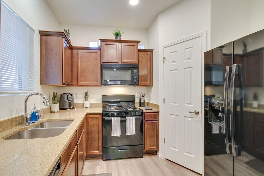 Building Photo - 271 San Clemente Ave NW