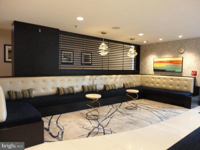 Building Photo - 7401 Westlake Terrace