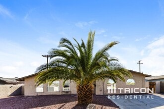 Building Photo - 2205 Las Verdes St