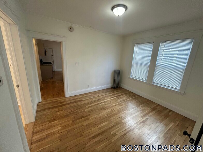 Building Photo - 44 Fairbanks St