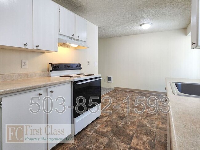 Building Photo - 3618 SW Beaverton Hillsdale Hwy