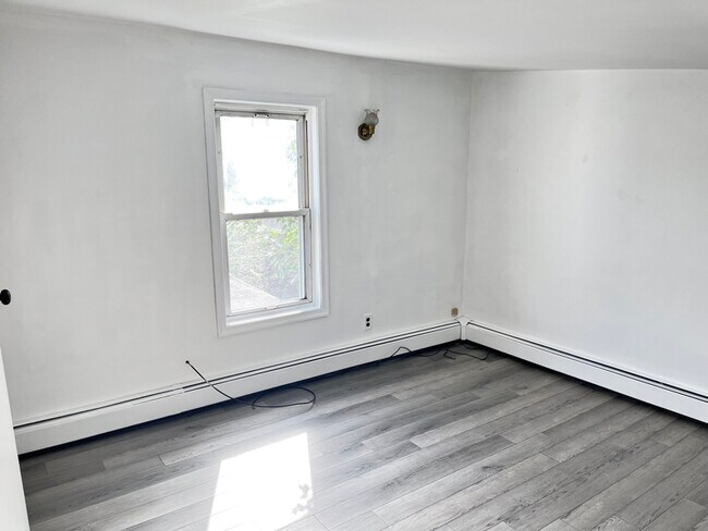 Building Photo - 10 E Carroll St