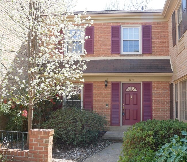 Primary Photo - 4 Bedroom 3.5 Bath Corner Unit Townhouse o...