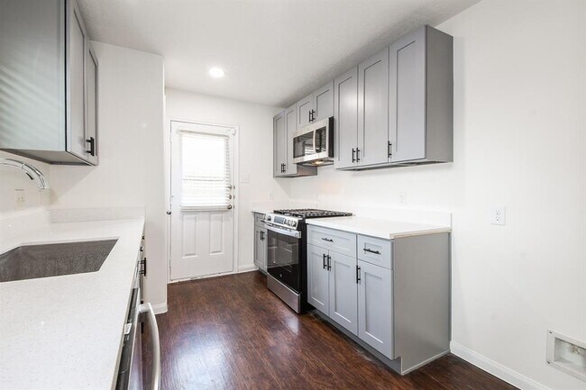 Building Photo - 6226 El Granate Dr