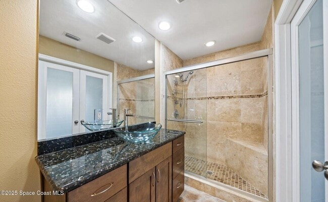 Building Photo - 335 Arrowhead Ln