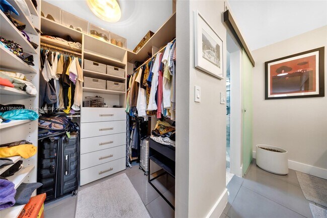 Building Photo - 1665 Bay Rd