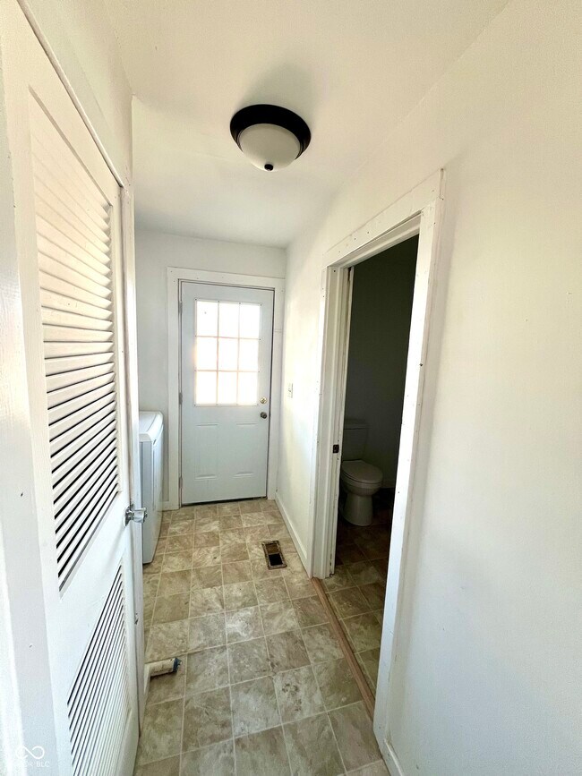 Building Photo - 231 E South C St