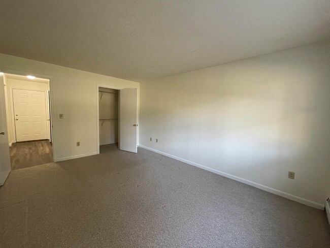 Building Photo - 383 Huse Rd