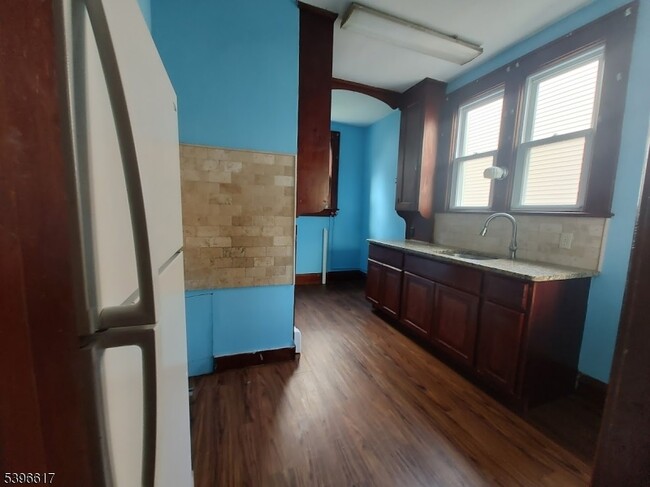 Building Photo - 41 Summit Ave