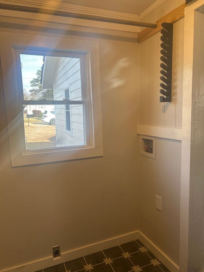 Building Photo - 266 Lilly Way