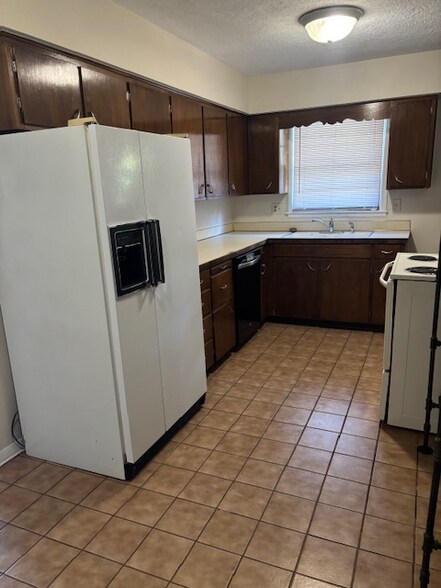 Building Photo - 3600 Urbandale Ave