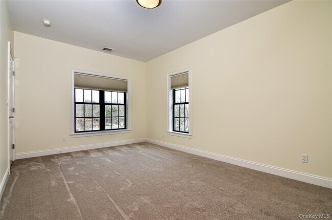 Building Photo - 30 Elm Pl