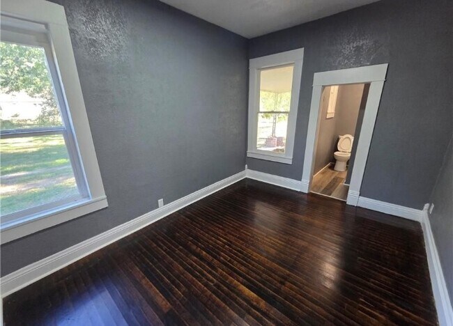 Building Photo - 1202 4th Ave