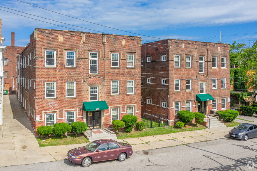 Primary Photo - 1376-1380 West Apartments