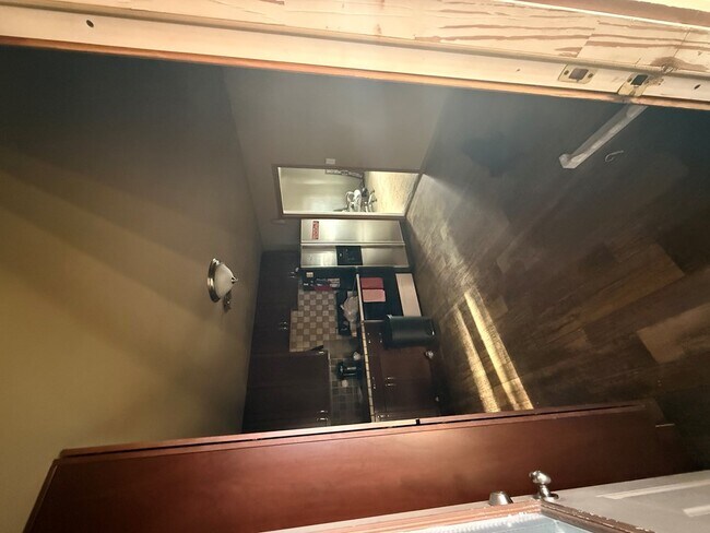 Building Photo - 401 N Ave C