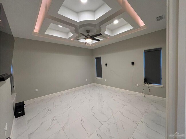 Building Photo - 2601 Tulipan Ave