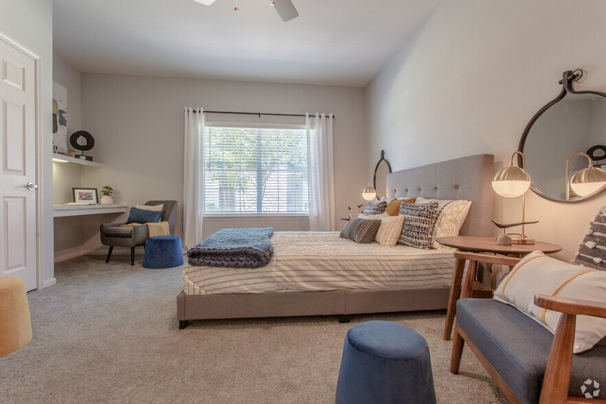 1 BR, 1 BA - 829 SF - Oak Grove