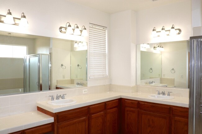 Building Photo - 2346 E Early Ave