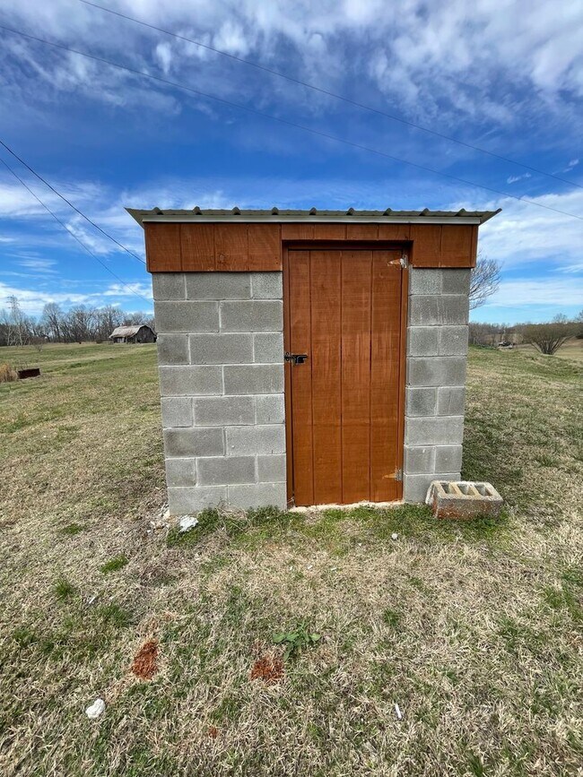 Building Photo - 555 Hopewell Rd