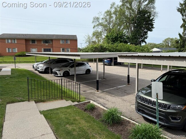 Building Photo - 454 Romeo Rd