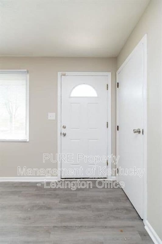 Building Photo - 633 Carver Rd