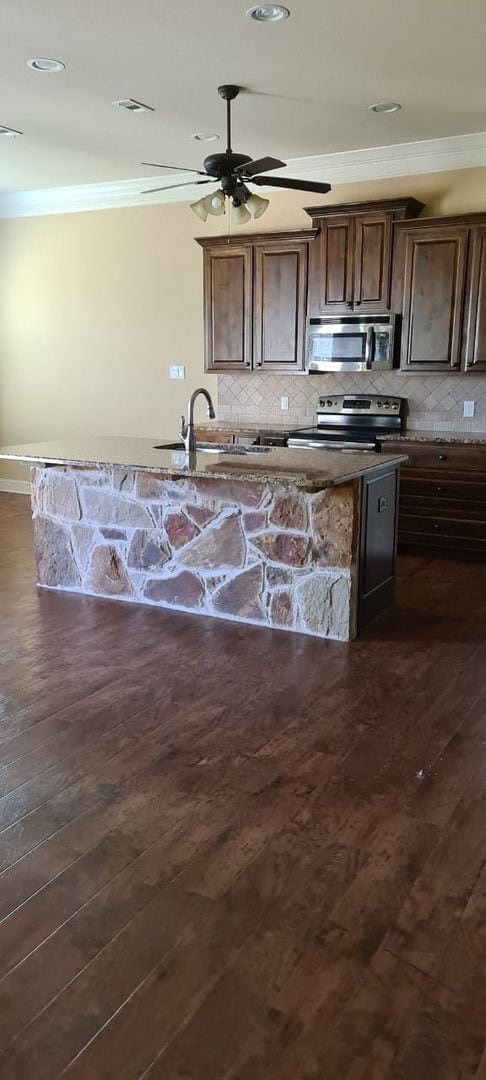 Building Photo - Exceptional 3 Bed / 2 Bath Home — Move-In Ready | Midway ISD