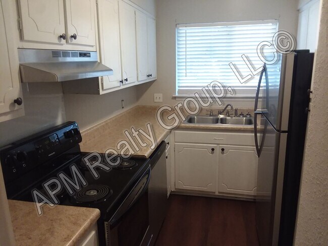 Building Photo - Cherry Hall Townhomes