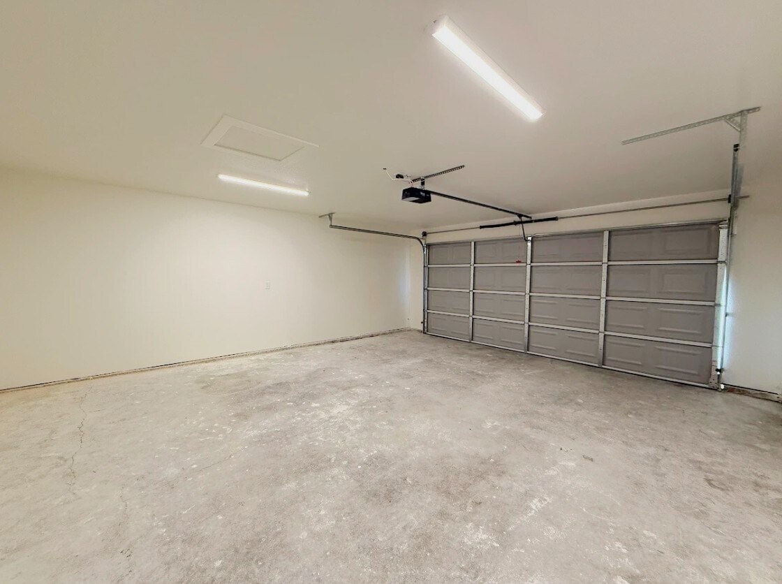 Building Photo - 1420 Lansing St