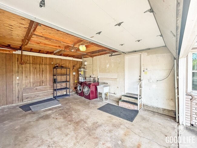 Building Photo - Great 3B/2BA House in Allied Gardens with a Pool!