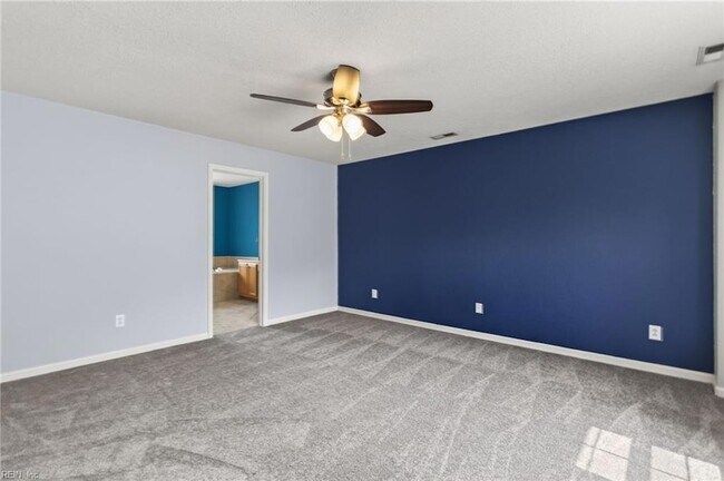 Building Photo - 4823 Lake Dr