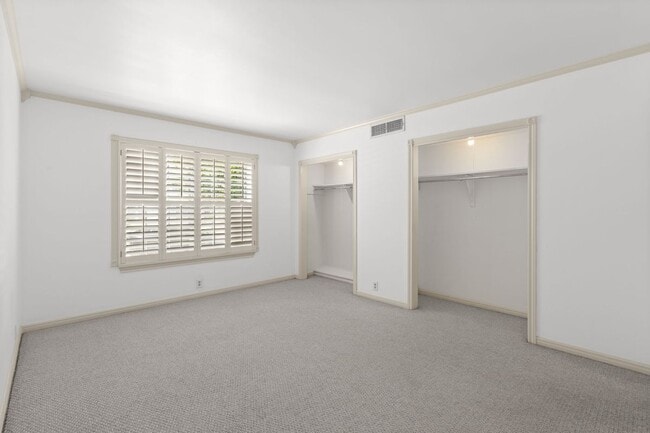 Building Photo - 2601 Bellefontaine, B105